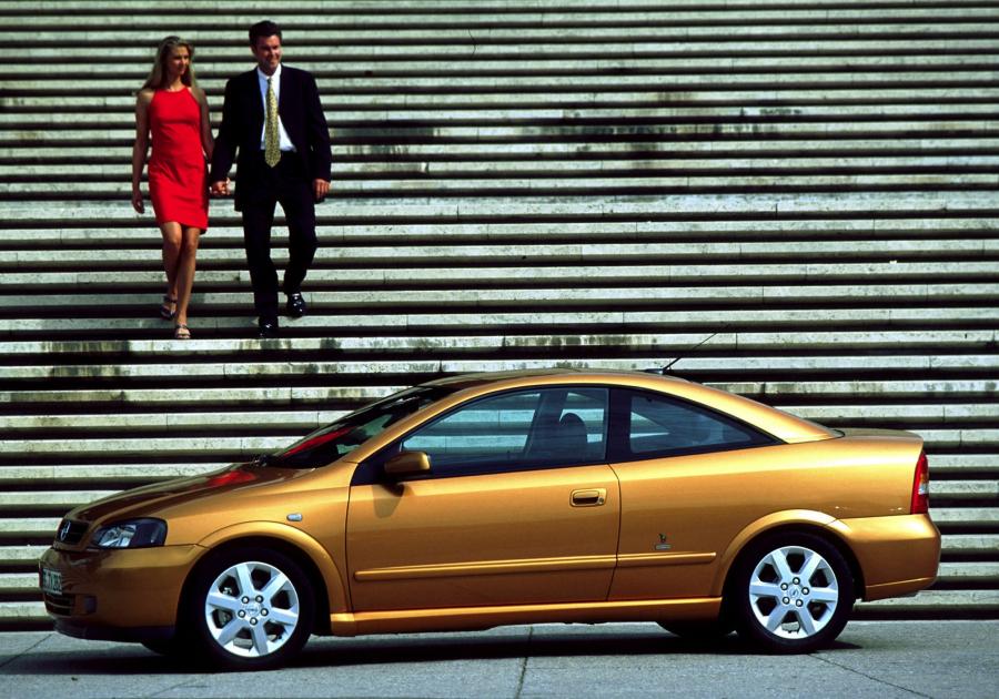  Opel Astra Coupe (G) 2000 года  (фото 12 из 42)